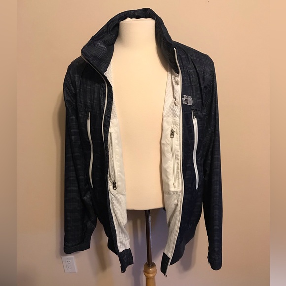 The North Face Men’s Hooded Jacket - Picture 7 of 9